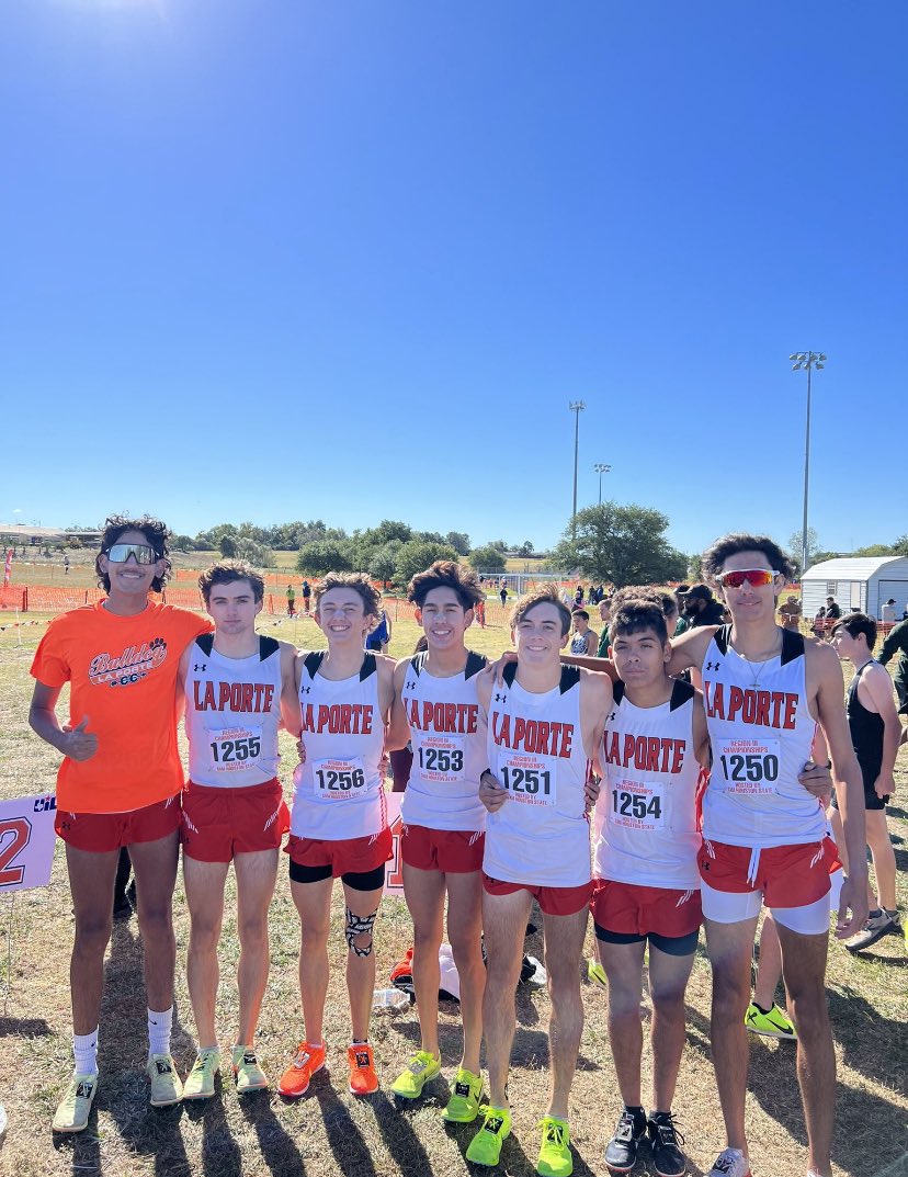 brady_axtell's tweet photo. Last regionals XC race. But to say how the race went, it was alright. Felt good through mile and a half but just went down hill from there. Was able to get 8th, not the place I wanted but am moving on with Bryce. Looking forward to State on November 5th. https://t.co/xyRX5Alh9C