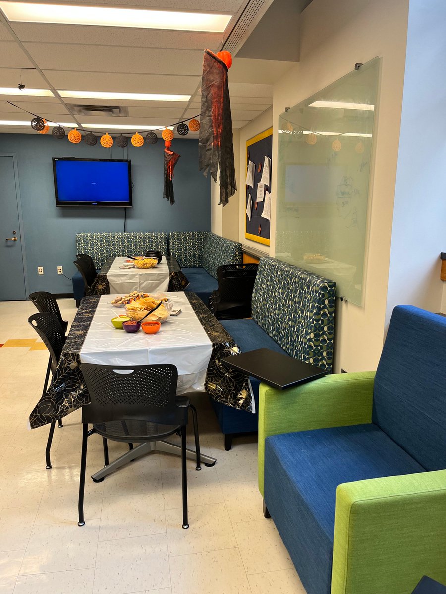UMBiophys's tweet photo. Our first Biophysics tea is back!! And its spooky! Come join us at 3 pm in the Biophysics student lounge
#HalloweenTea #UMBiophysics #GoBlue https://t.co/pEk8HGq5vU