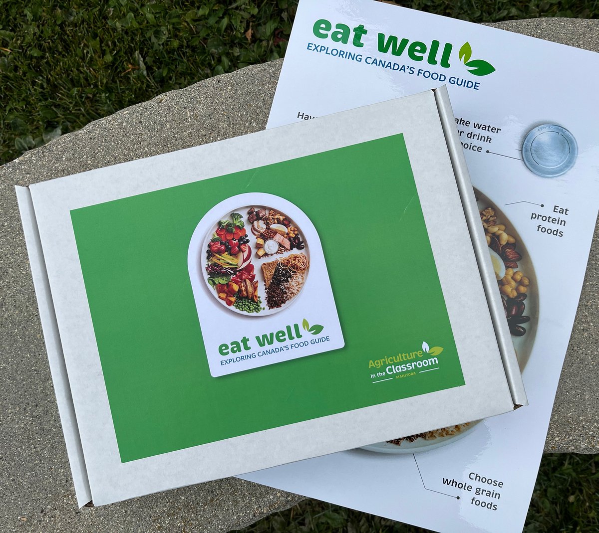 aitcmb's tweet photo. Eat Well makes its debut 🥘

Our Eat Well kit is now available for Gr 5-8 teachers to order! Explore Canada's Food Guide with interactive lessons, display materials and playing cards. 

Order: https://t.co/KWiJOtWTt9 https://t.co/U69wgMhpuP