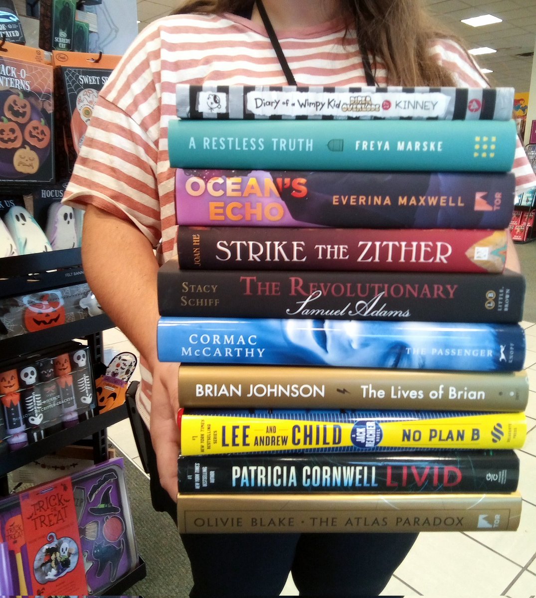 We have some great #newbooks for you to take home today, including Diary of a Wimpy Kid #17 : Diper Overload, and The Atlas Paradox in its golden, special edition glory🤗✨. 

#newreleasetuesday #bookstack #bnmorrisplains #falltbr #halloweenbookstack