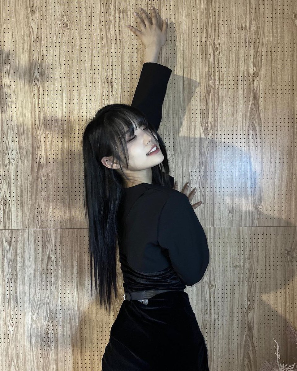 PinkFantasy_BRA's tweet photo. 📸 25.10.22 — Atualização da Heesun no Instagram.

"Get Out 👻 Começar 🔥🖤"

🔗: https://t.co/NCuSjCEpZz

#PinkFantasy #핑크판타지 @pinkfantasy_kr https://t.co/v3H5MYw8KH