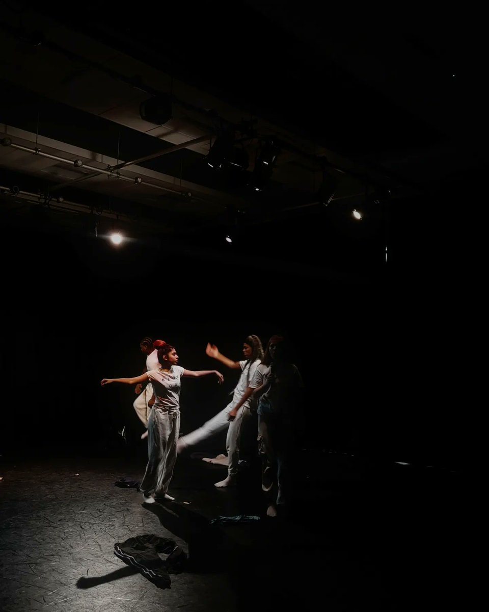 HouseofneonL's tweet photo. Snapshots from 'Breathe' at Dunraven Secondary : the incredible show by our #youthcompany @ElevateNeon,  currently touring schools across London! 

A big thank you to @Dunraven_School for having us! 💖 

#lambethelevate #creativecareers  #youthempowerment #arts #performingarts https://t.co/SOyC2gltRA