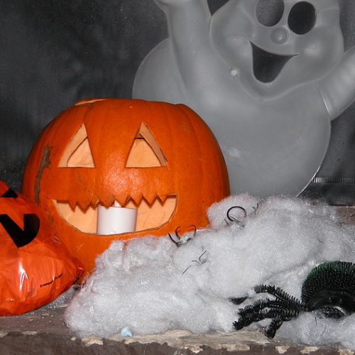 LancsMuseums's tweet photo. 🎃Today's the day! 🧵We have our #HelmshoreMill Halloween children's craft running from 11-2. 🎨Be sure to come along to our sessions and café for a terrific time with our spooky crafts £2 per child. #HalfTermFun #HalfTermCrafts 
https://t.co/iEQdbvovc1 https://t.co/V3gmrC6APg