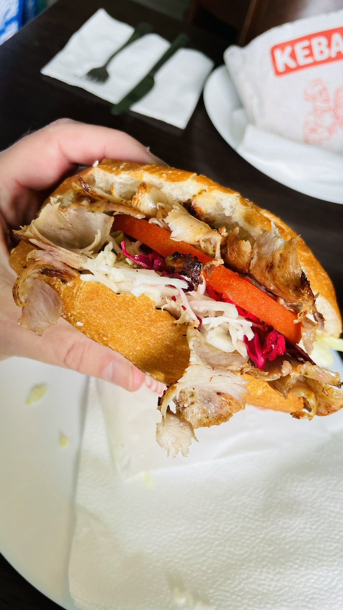 __Knut_'s tweet photo. Ich bin ja sonst noch so der Freund von #Döner. Heute war ich aber in #Dietzenbach den besten Döner essen den ich bisher je hatte!

Das Fleisch 1A, das Brot Cross und superlecker (gewürzt) https://t.co/EShZpHEsaF