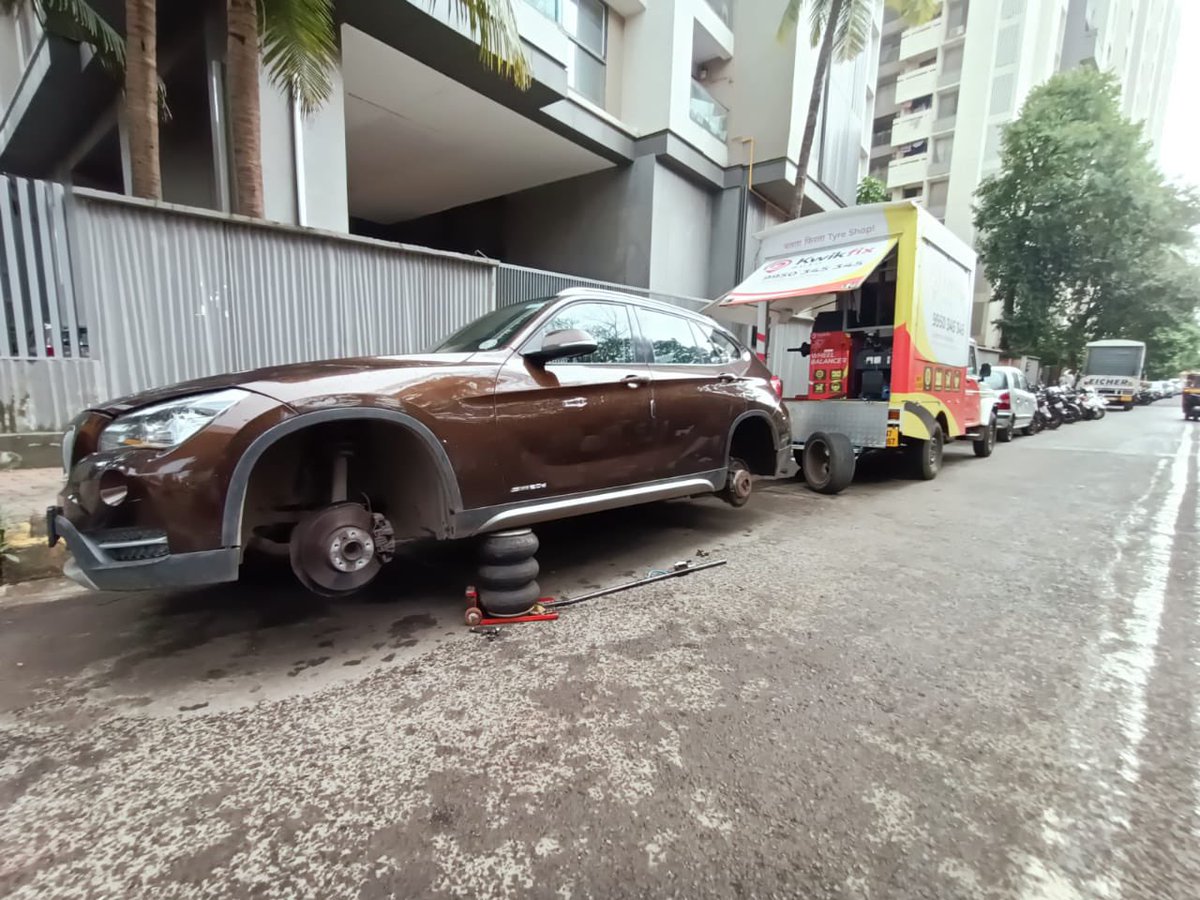 kwikfixindia's tweet image. BMW X1 getting the RFT tyre fitted at home through our Chalta Phirta Tyre Shop. #KwikFixAuto call us on 9950 345 345