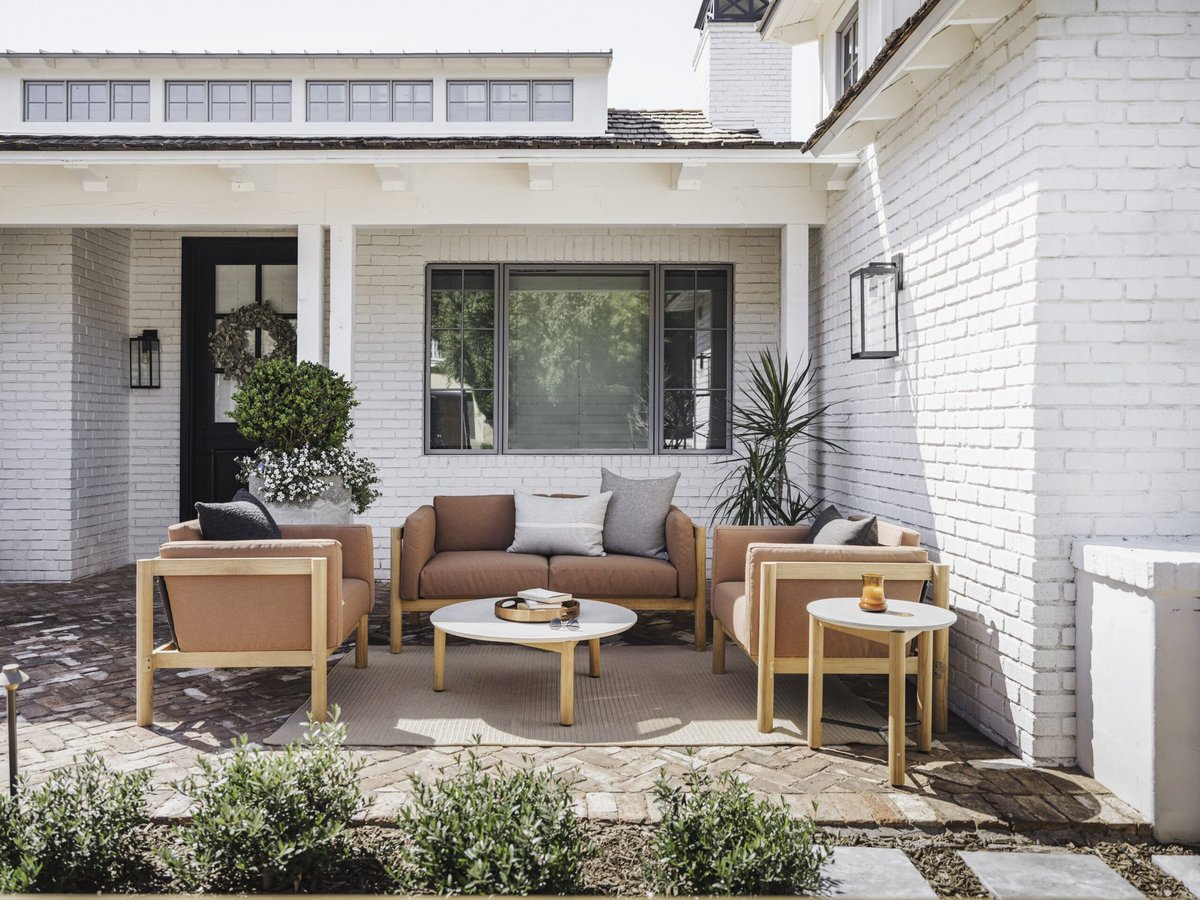 This Neighbor configuration in rust makes the perfect spot to curl up with a good book. #interiordesign #outdoorfurniture #outdoorliving #design #modern