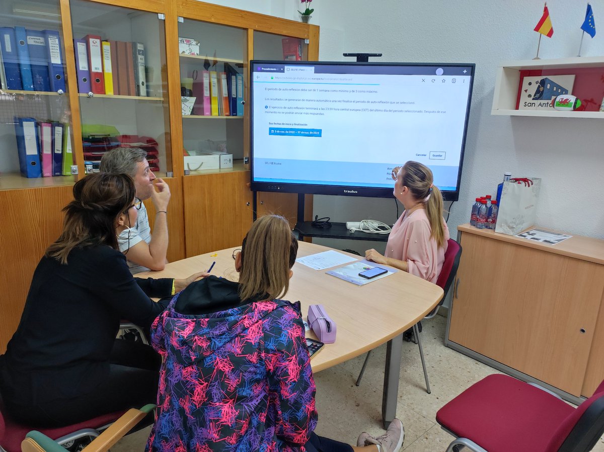 CeipSanAntonio's tweet photo. Hoy ha sido la tercera sesión de trabajo del Equipo Dinamizador  con Bernadet Kühne, Técnica Educativa DigitalProf asignada a nuestro cole.
Con el fin de que la estrategia digital sea lo más efectiva posible, el Plan estará personalizado y adecuado a nuestra comunidad escolar. https://t.co/LkGxsEWZu0