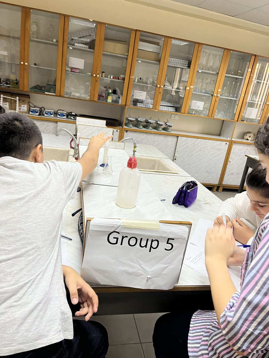 RazanAlbaba2's tweet photo. Grade 7 students has been introduced to the Lab Equipments at chemistry session. @MakassedSaida https://t.co/yCrIzkHJFf