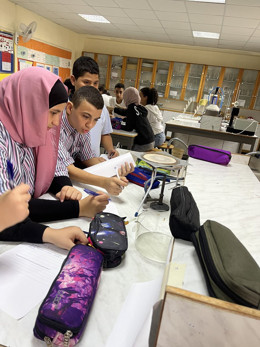 RazanAlbaba2's tweet photo. Grade 7 students has been introduced to the Lab Equipments at chemistry session. @MakassedSaida https://t.co/yCrIzkHJFf