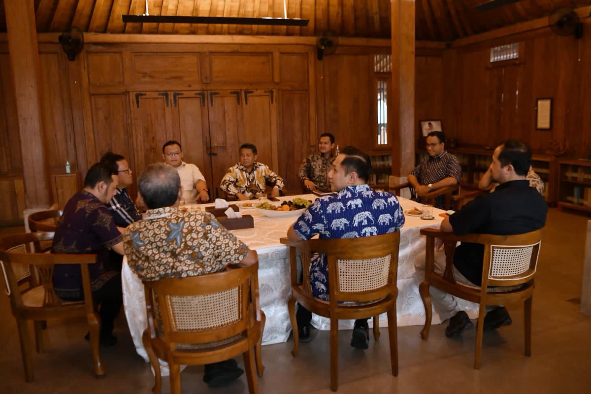 aniesbaswedan's tweet photo. Kita diskusi panjang dengan terbuka dan mendalam. Semua menjalani dengan serius sebagai bagian dari ikhtiar bernegara secara matang dan bertanggung jawab. https://t.co/qRTYep6iuY