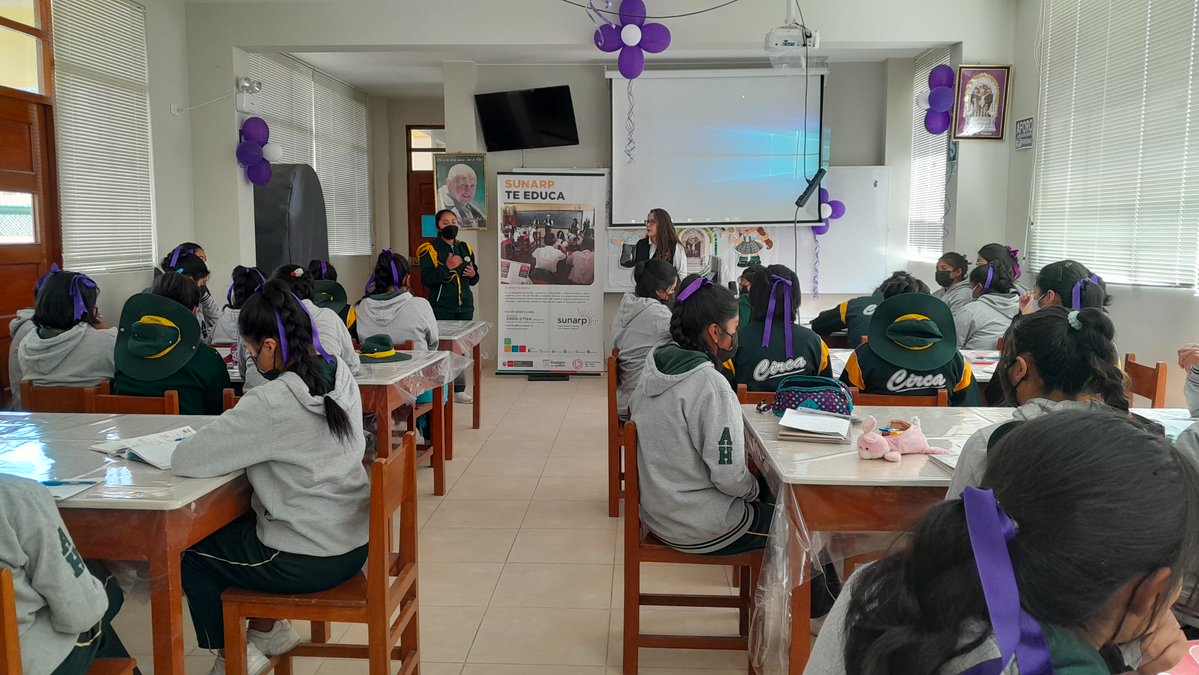 SunarpOficial's tweet photo. #NoticiasSunarp | ¡Seguimos promoviendo una cultura registral en los más jóvenes! A través de la Zona Registral N° XII - Sede Arequipa, realizamos la campaña #SunarpTeEduca dirigida a los estudiantes de secundaria de la I.E. Señor de los Milagros, en el distrito de Yura. https://t.co/rnKUeqNuaW