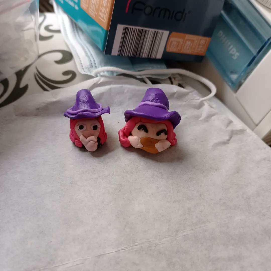 vickypedia2018's tweet photo. Jetzt sind aus 1 Hexe 2 geworden. Jetzt weiß ich auch, wer meine Kekse auffuttert. Es ist das Emote von @TheLizaGrimm 😁 https://t.co/oTm7IRXeA3