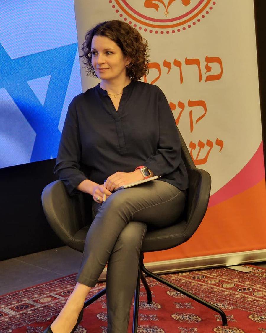 Rabbi Olya Weinstein had a busy month educating Israelis about the High Holidays. Rabbi Weinstein was interviewed seven times on radio and TV stations in Hebrew and Russian about the status of Ukrainian immigrants at this time and women in Jewish life, and Project Kesher Israel.