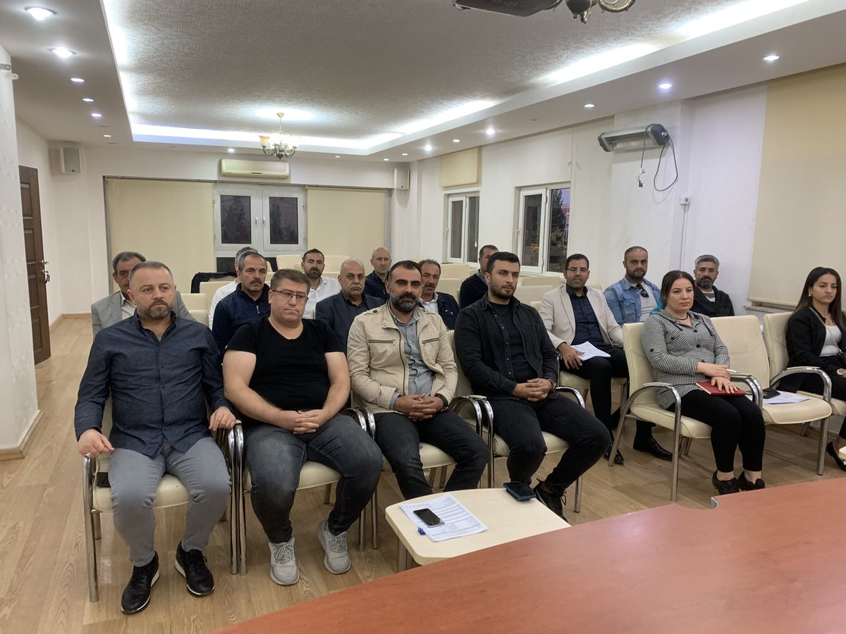 AkArtuklu's tweet photo. İlçe koordinatörümüz Sn.Fazıl DÜDÜK,
İlçe Başkanımız Sn.Serdal BAĞIŞ, Başkanlığında ve Yönetim Kurulu Üyelerimiz ile Birlikte Haftalık Olağan Yönetim Kurulu Toplantımızı Gerçekleştirdik.

☑️Türkiye Gündemi 
✅Esnaf ve Yerel Ziyaretler

Değerlendirmelerde Bulunduk.

#Hedef2023 https://t.co/4JmTfgxANm