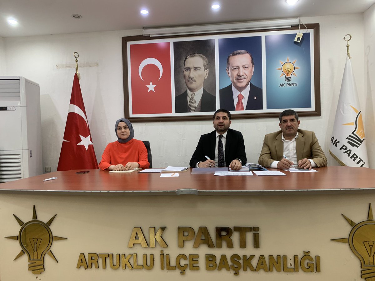 AkArtuklu's tweet photo. İlçe koordinatörümüz Sn.Fazıl DÜDÜK,
İlçe Başkanımız Sn.Serdal BAĞIŞ, Başkanlığında ve Yönetim Kurulu Üyelerimiz ile Birlikte Haftalık Olağan Yönetim Kurulu Toplantımızı Gerçekleştirdik.

☑️Türkiye Gündemi 
✅Esnaf ve Yerel Ziyaretler

Değerlendirmelerde Bulunduk.

#Hedef2023 https://t.co/4JmTfgxANm