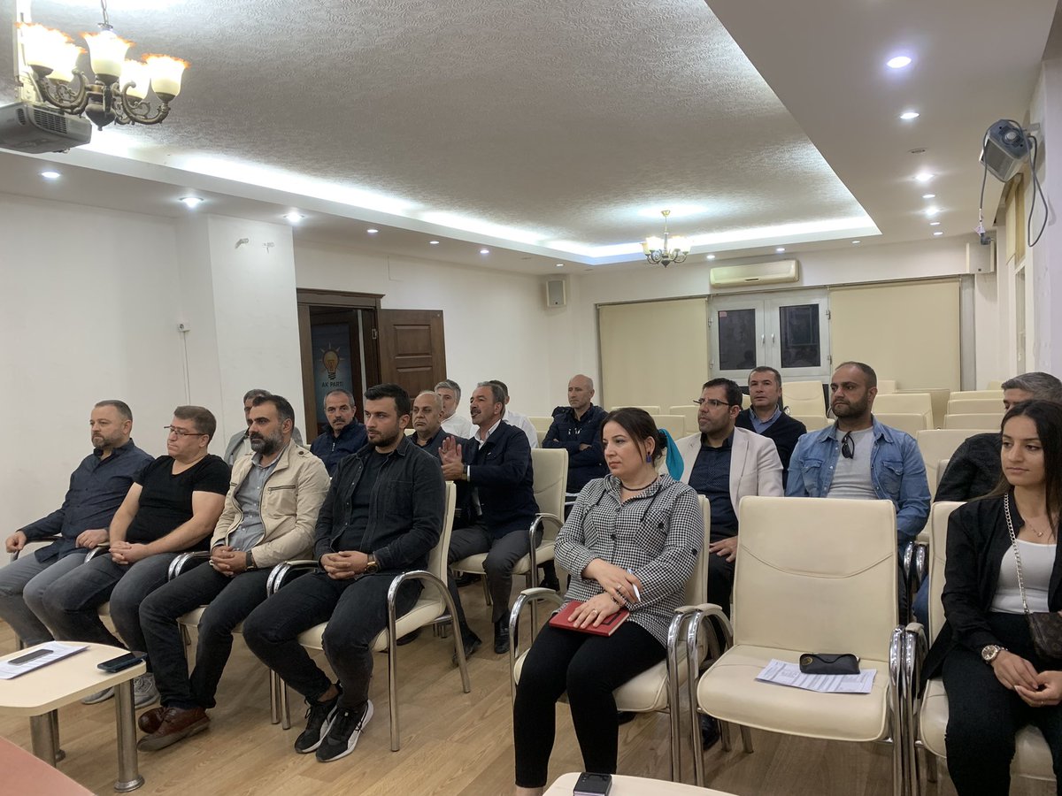 AkArtuklu's tweet photo. İlçe koordinatörümüz Sn.Fazıl DÜDÜK,
İlçe Başkanımız Sn.Serdal BAĞIŞ, Başkanlığında ve Yönetim Kurulu Üyelerimiz ile Birlikte Haftalık Olağan Yönetim Kurulu Toplantımızı Gerçekleştirdik.

☑️Türkiye Gündemi 
✅Esnaf ve Yerel Ziyaretler

Değerlendirmelerde Bulunduk.

#Hedef2023 https://t.co/4JmTfgxANm