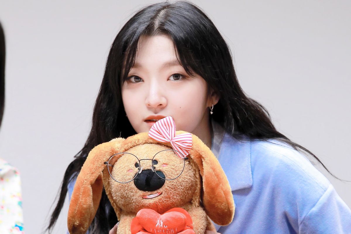 1026_Thursday's tweet photo. 세상에서 제일 귀엽고 따뜻한 우리 소은이 생일 축하해♥🎂🐶

#위클리 #박소은 #Soeun #weeekly
#소은이가_있어소_은제나_행복해
#Shining_Our_Soeun https://t.co/MJVY17oWB8