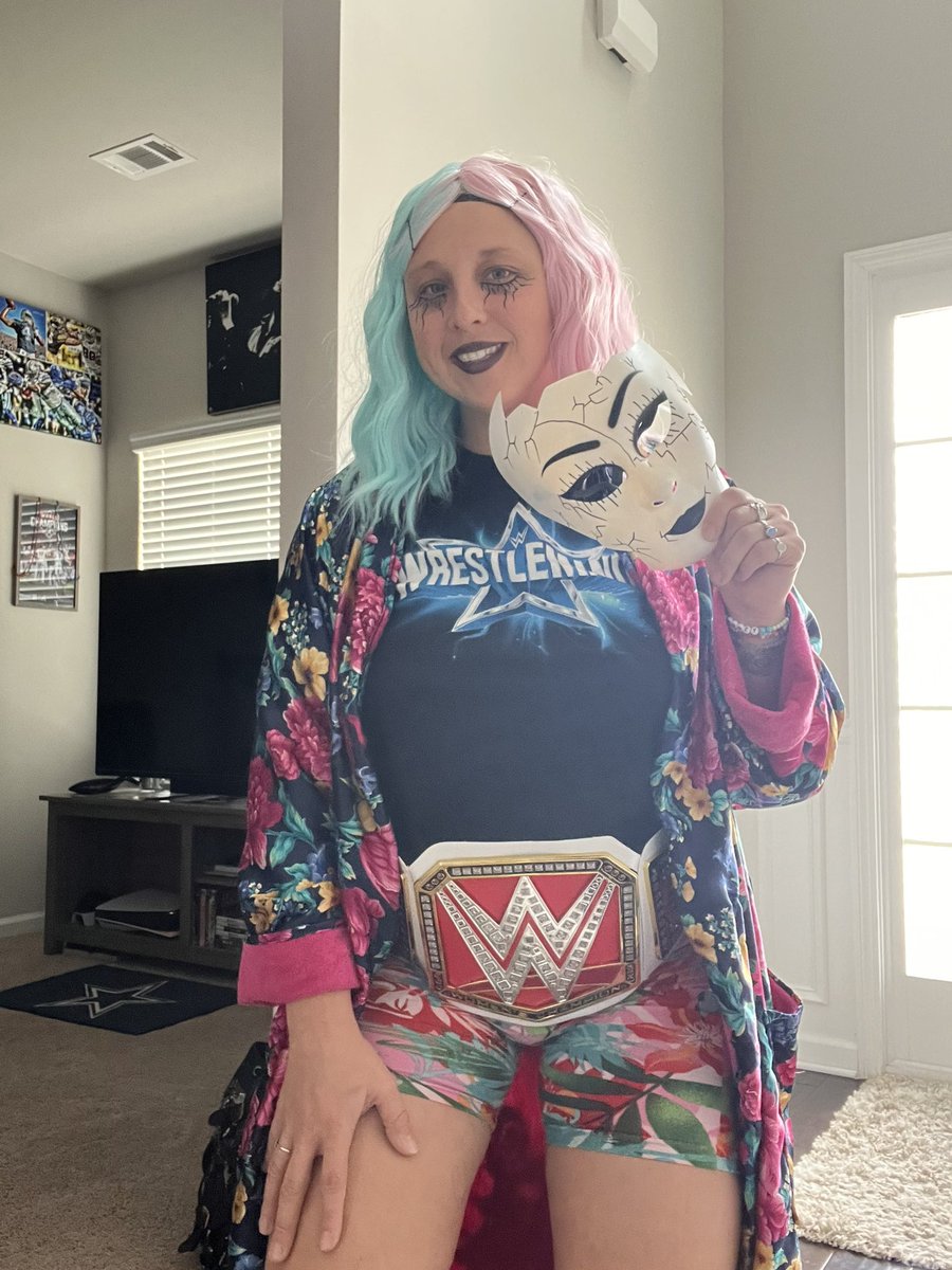 THECJSimmons's tweet image. The gf went to Work today dressed as @WWEAsuka 🤩🤩🤩🤩 and it looks fantastic!!! @WWE @WWENXT @WWEUniverse @WWENetwork