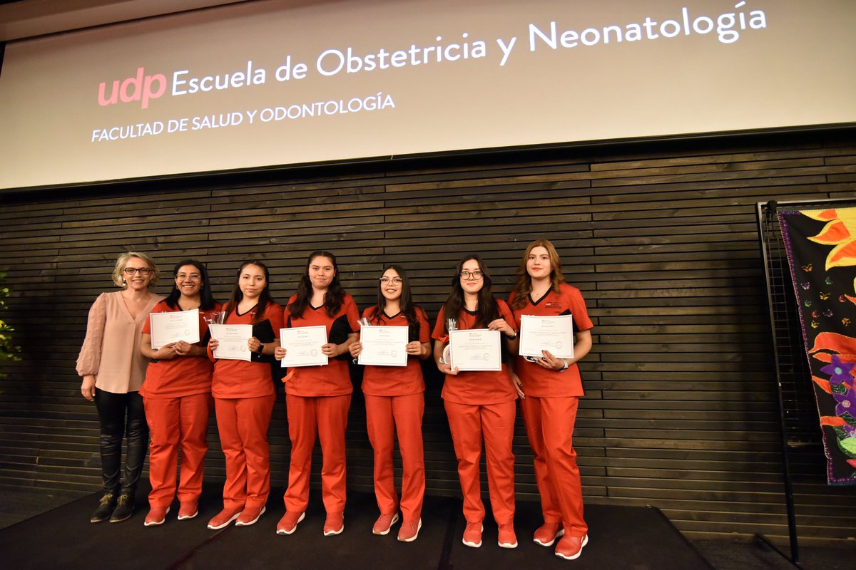 📸Durante este 27 de septiembre, nuestra Escuela de Odontología UDP llevó a  cabo la conmemoración del Día de la Odontología, donde estudiantes,  egresadas/os y académicos/as realizaron labores de limpieza dental al  personal, image size:1200x800
