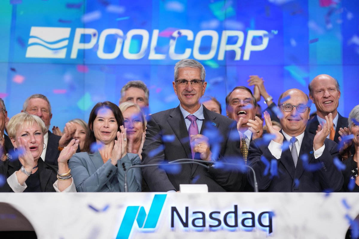 Giving a big @NasdaqExchange welcome to the @poolcorp team at the Opening Bell! 🛎🎉 $POOL is where outdoor living comes to life as the world's largest wholesale distributor of swimming pool supplies, equip. & leisure products. #NasdaqListed