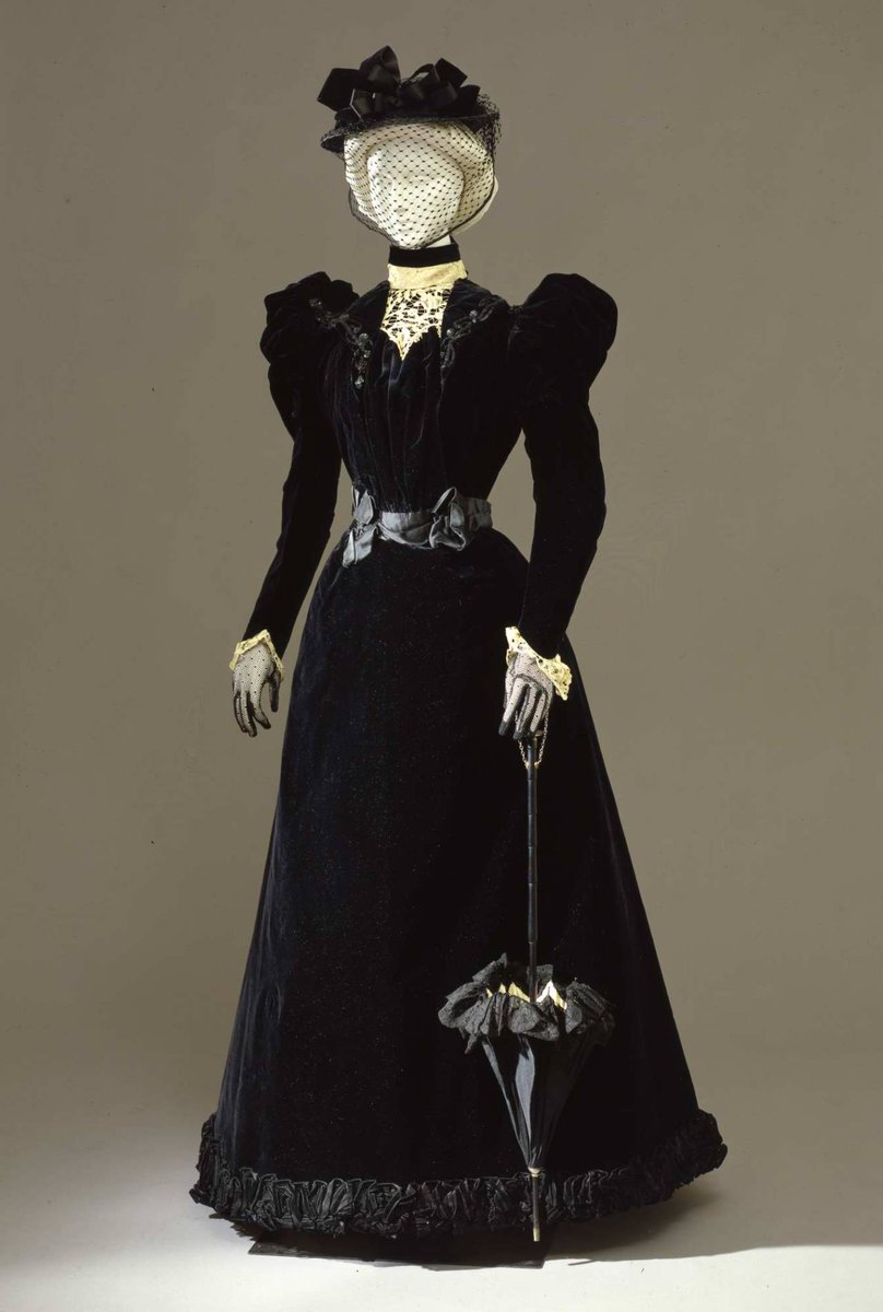 wikivictorian's tweet photo. Day dress, 1897-99. Galleria del Costume di Palazzo Pitti. https://t.co/F2kiSSXPtZ