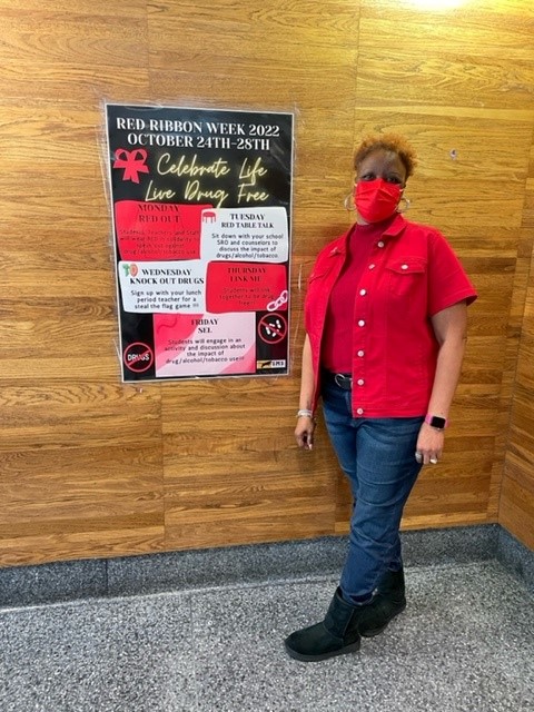 ICounsel_APS's tweet photo. @SuttonCougars kicked off RED RIBBON WEEK WITH  A RED OUT. Look at our fabulous students teachers and staff that stand against drug/alcohol/tobacco use! @MerriweatherEDU @DrMightyN @TRobinsonsms @billups_LA @barbarabieniemy @APHoward_Sutton @SMS6Counselor @maurapannier https://t.co/sqWjsDlVbn