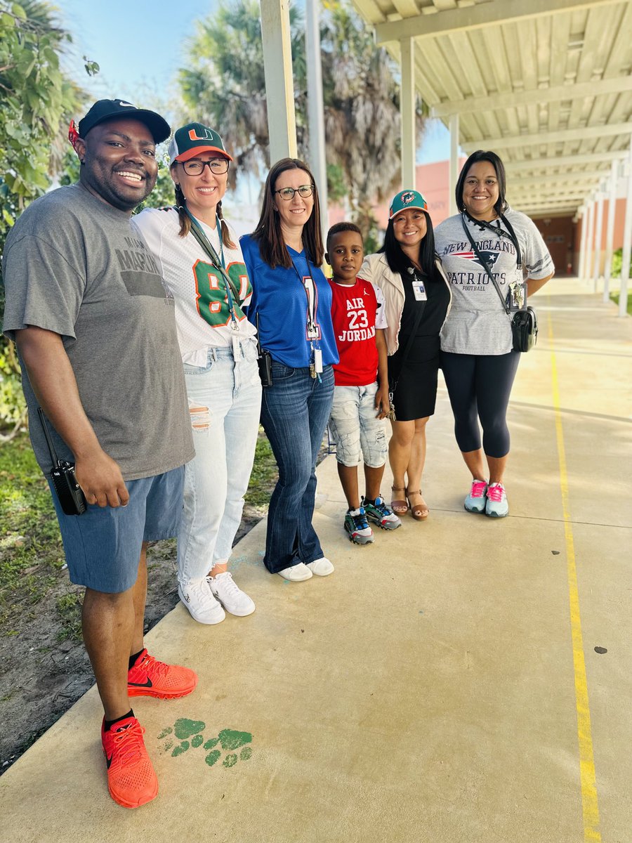 Day 2 of Red Ribbon Week, put a cap 🧢 on drugs (sports jersey and hat day). ⁦<a href="/4literacylife/">Frances Frye</a>⁩ ⁦<a href="/MartinaHewitt/">Martina Hewitt</a>⁩ ⁦<a href="/emartinezPBC/">Edna Martinez</a>⁩ ⁦<a href="/Wises77Susan/">Susan Wise</a>⁩