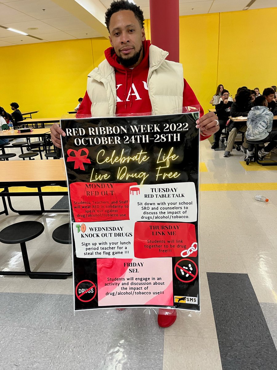 ICounsel_APS's tweet photo. @SuttonCougars kicked off RED RIBBON WEEK WITH  A RED OUT. Look at our fabulous students teachers and staff that stand against drug/alcohol/tobacco use! @MerriweatherEDU @DrMightyN @TRobinsonsms @billups_LA @barbarabieniemy @APHoward_Sutton @SMS6Counselor @maurapannier https://t.co/sqWjsDlVbn