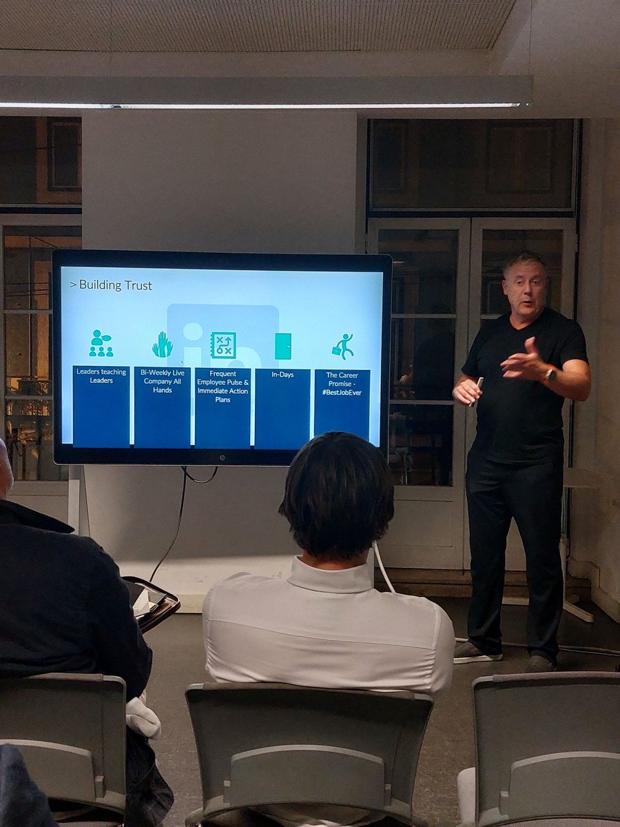 build_up_labs's tweet photo. Yesterday, we gathered at @startuplisboa to learn from @SteveCadigan, who shared his experience and at LinkedIn, growing the company from 400 to 4000 employees.

On top of that, @Vitor_pvsoares , CEO at our studio startup @tapmyback had the chance to pitch! https://t.co/ZDn9Ewuwbx