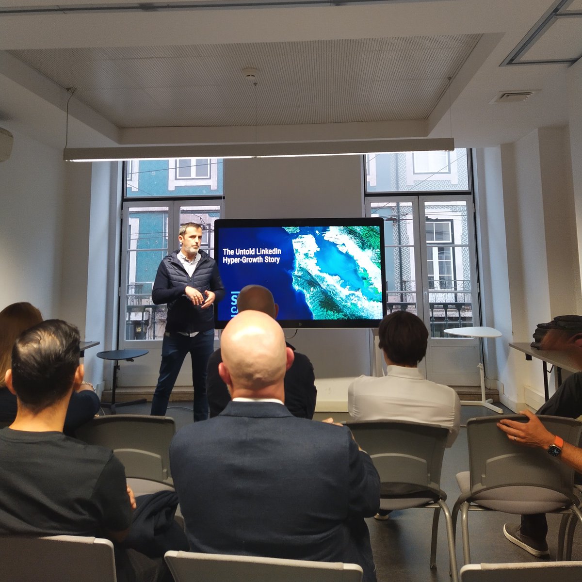 build_up_labs's tweet photo. Yesterday, we gathered at @startuplisboa to learn from @SteveCadigan, who shared his experience and at LinkedIn, growing the company from 400 to 4000 employees.

On top of that, @Vitor_pvsoares , CEO at our studio startup @tapmyback had the chance to pitch! https://t.co/ZDn9Ewuwbx