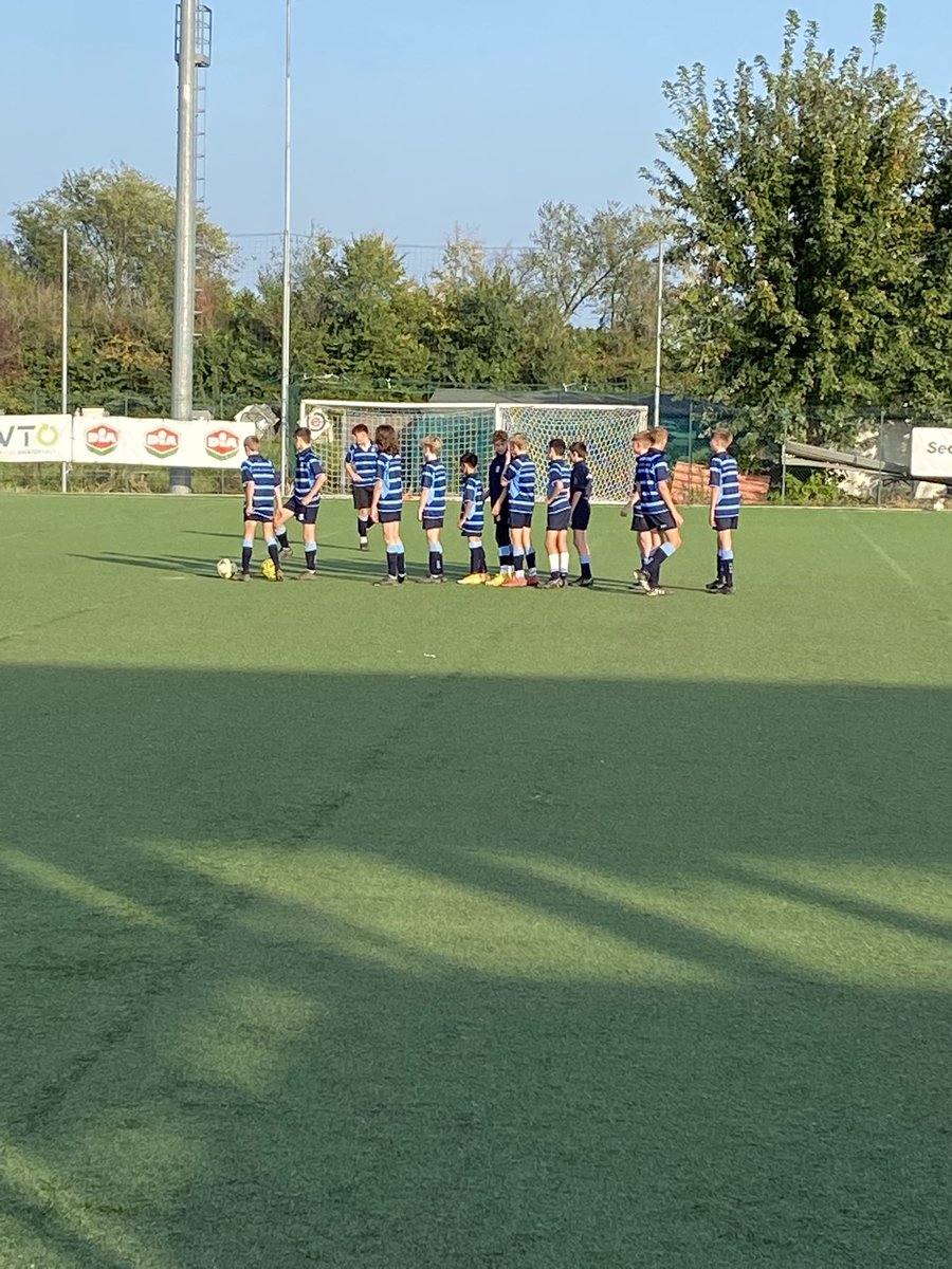 HGSport1's tweet photo. U13 and u14 boys getting ready for this afternoons matches #prematchprep https://t.co/FYtiC6yySP