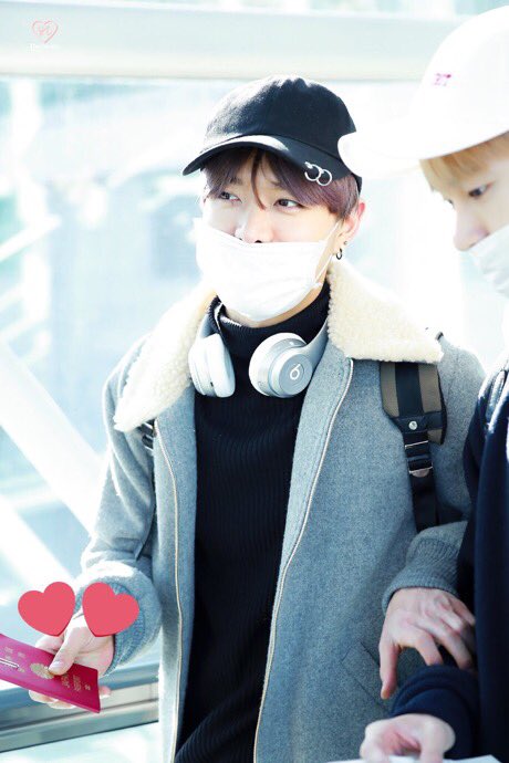 YUTAMYANMAR's tweet photo. Yuta went to Korea when he held the blue passport (for underage in Japan).Yuta who came to foreign country to achieve his dreams.He really went through a lot. We are so proud of you. 
HBD🎂
#LikeAButterflyYUTA
#HAPPYYUTADAY
#中本悠太くん日本の誇りだよ
#나비처럼_날아온_10월의_유타 https://t.co/YUuWrbMqeP