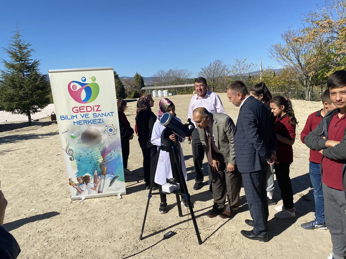 gedizbilsem's tweet photo. Kurumumuz ile Gümele ilk-Ortaokulu arasında EGEP projesi kapsamında Gümele Ortaokulu öğrencilerine yönelik Parçalı Güneş Tutulması Gözlem etkinliği düzenledik.@GedizM @kutahyamem @BilsemMeb https://t.co/88WjWMvug6
