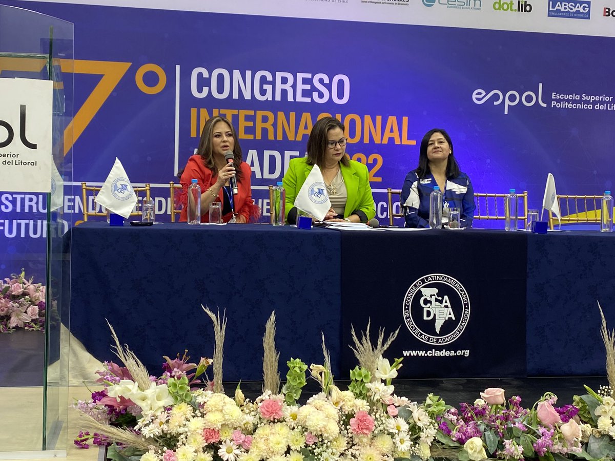 Inauguración de #CLADEA2022 con un panel sobre equidad y sostenibilidad desde las escuelas de negocios. Pierangela Sierra, CEO <a href="/TiptiMarket/">Tipti</a>, Jordi  Díaz, Dean de <a href="/EADABusiness/">EADA Business School</a>, Paola Ochoa (<a href="/espae/">ESPAE, Escuela de Negocios de la ESPOL</a> ) y <a href="/cparedesverduga/">Cecilia Paredes Verduga</a>, Rectora <a href="/espol/">ESPOL</a>. #SDGs
