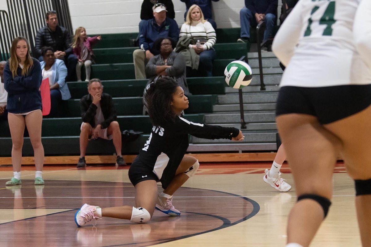 SSSAS_VBall's tweet photo. Varsity pics from Seminary Hill Cup by @vosschoolpics #onesaint https://t.co/r92VnoADne
