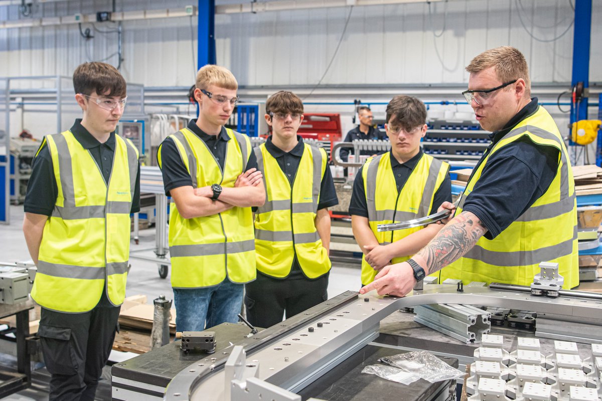 We are pleased to introduce the students of the HepcoMotion T-Level Academy in partnership with Exeter College. We look forward to seeing their careers in engineering develop.

#TLevels #apprenticeships #apprentices #careers #HepcoMotion