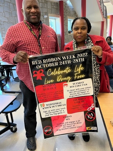 ICounsel_APS's tweet photo. More of Red RIbbon Week RED OUT with our teachers, students, and staff! @SuttonCougars @@MerriweatherEDU @SMSFielder @DrMightyN @TRobinsonsms @billups_LA @APHoward_Sutton @barbarabieniemy @SMS6Counselor @maurapannier @ATL_Counselors https://t.co/o1QgEwLjHd