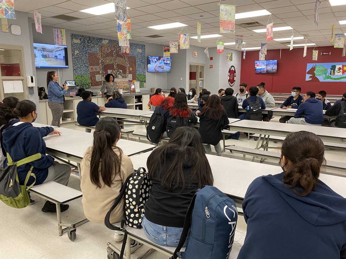 Thank you @ThomasKelly_HS for coming to talk to our 8th graders!
<a href="/ChiPubSchools/">CPS - Chicago Public Schools</a>