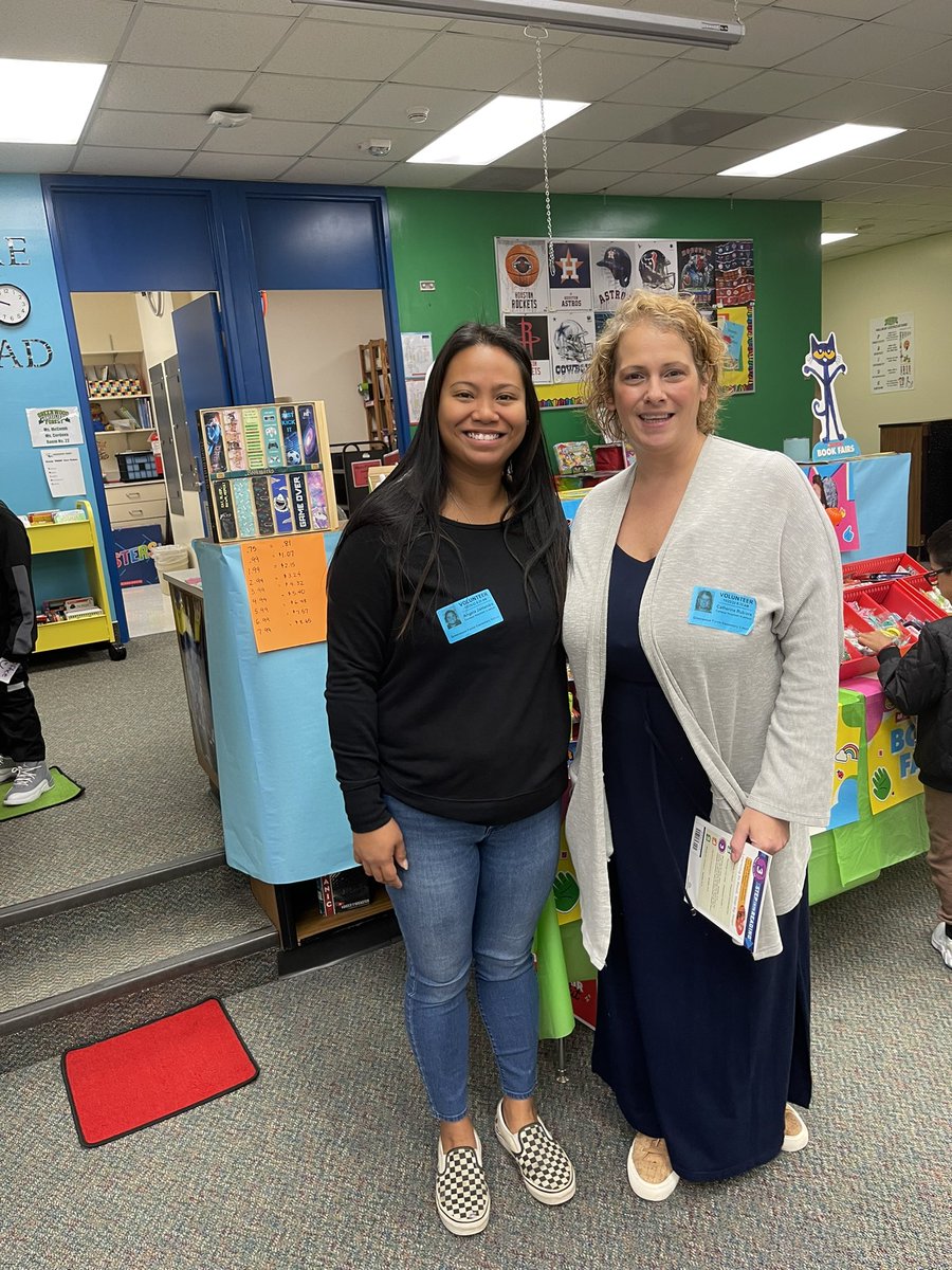 Lopezreads's tweet photo. it’s a beautiful day to volunteer ☺️ thank you parents for devoting your time and helping out our campus! We appreciate you! https://t.co/c06Fsx6Kds