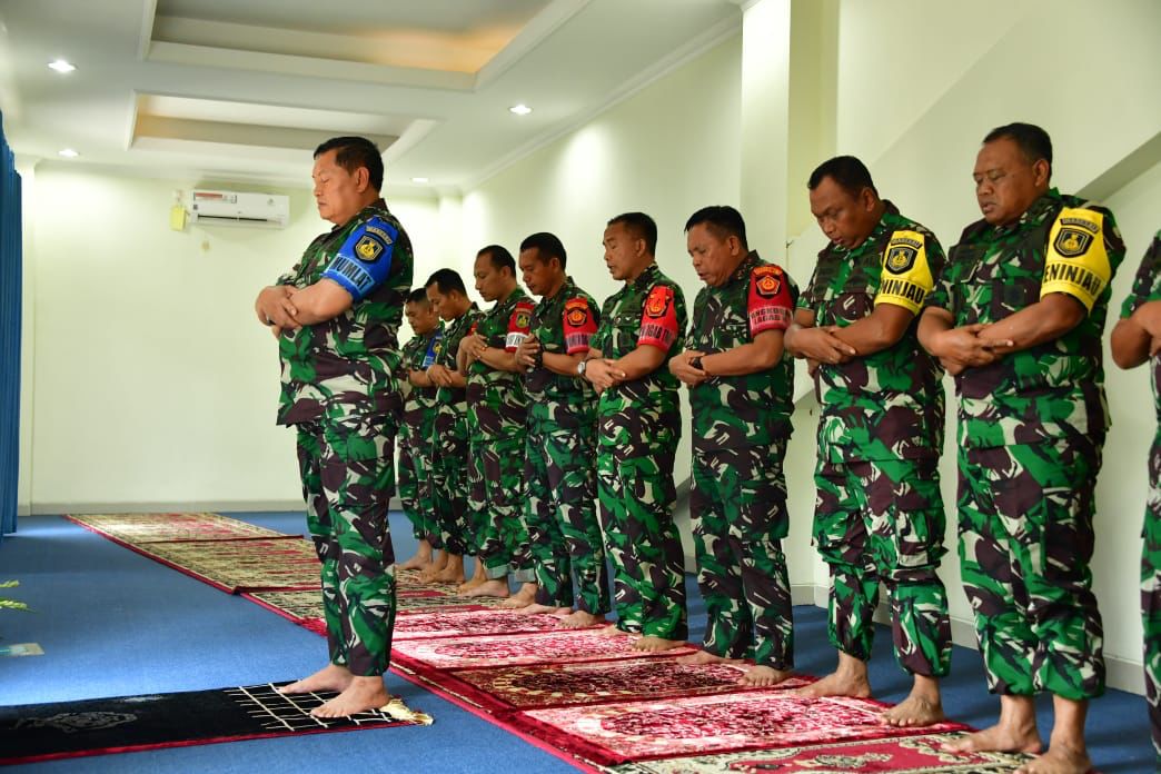 TNI Angkatan Laut tweet media