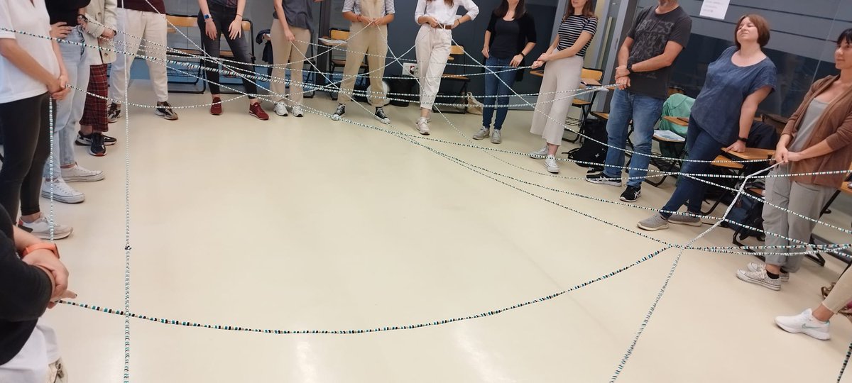 Crey36514324's tweet photo. Avui a la placeta del pi últim dia de formació del programa:"La familia, la millor escola"#salutcomunitària
Gràcies a totes les participants i companyes per la seva implicació.
Seguim teixint xarxa!

@salutpublicabcn 
@SoniaTMM https://t.co/uwZKsilujG