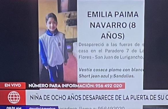 VeroLinaresC's tweet photo. Anoche Emilia, de 8 años, salió a dejar la basura a la calle y no ha vuelto. Una cámara de seguridad la captó corriendo hacia algo o alguien, abriendo los brazos. Su familia salió a buscarla junto a la policía y nada. Información al 956492020 https://t.co/3nMKydTLox