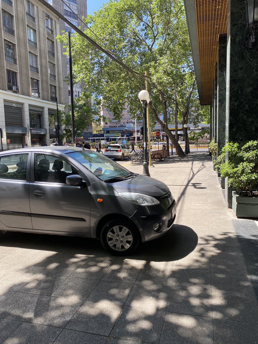 El común de todos los días: autos tomándose el espacio de peatones. <a href="/Muni_provi/">Muniprovi</a> esto es en Padre Mariano 22. De cuánto es la multa que corresponde? Gracias!