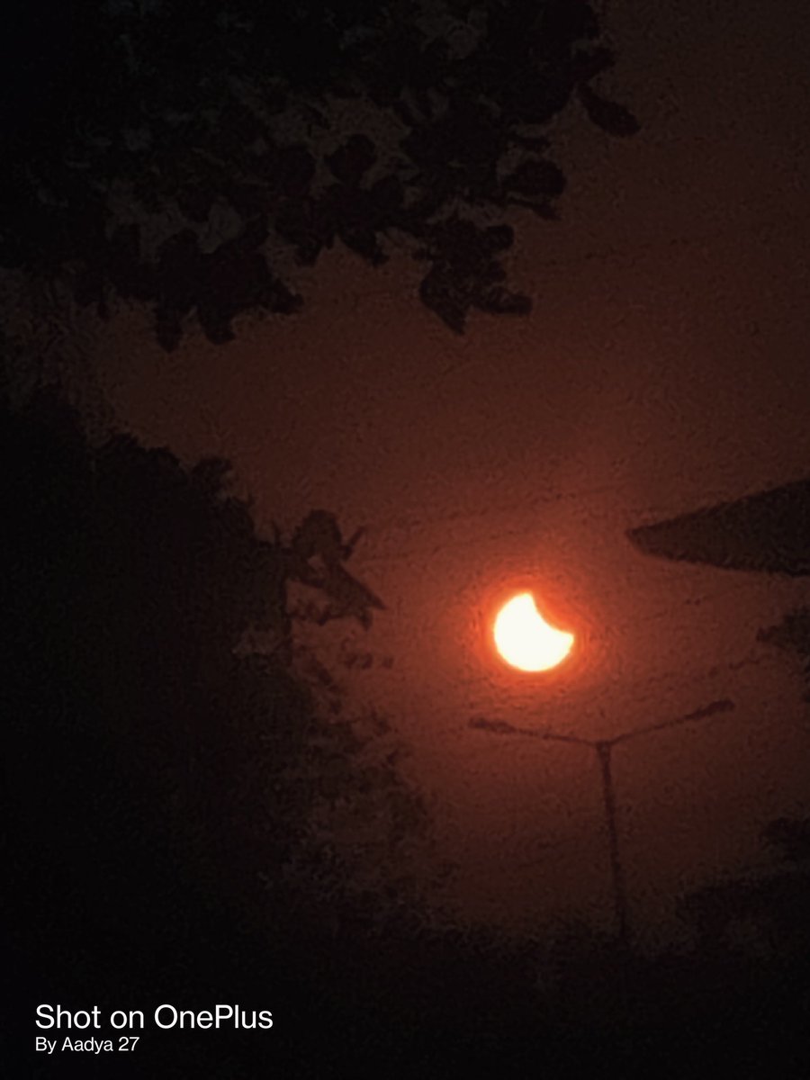 AadyaSatere's tweet photo. Partial Solar Eclipse 2022 India :)
ISO - 100
Shutter Speed - 1/8000
#solareclipse #solareclipseindia #SolarEclipse2022LIVE #india #Eclipse2022 https://t.co/HiU2TOe7qR
