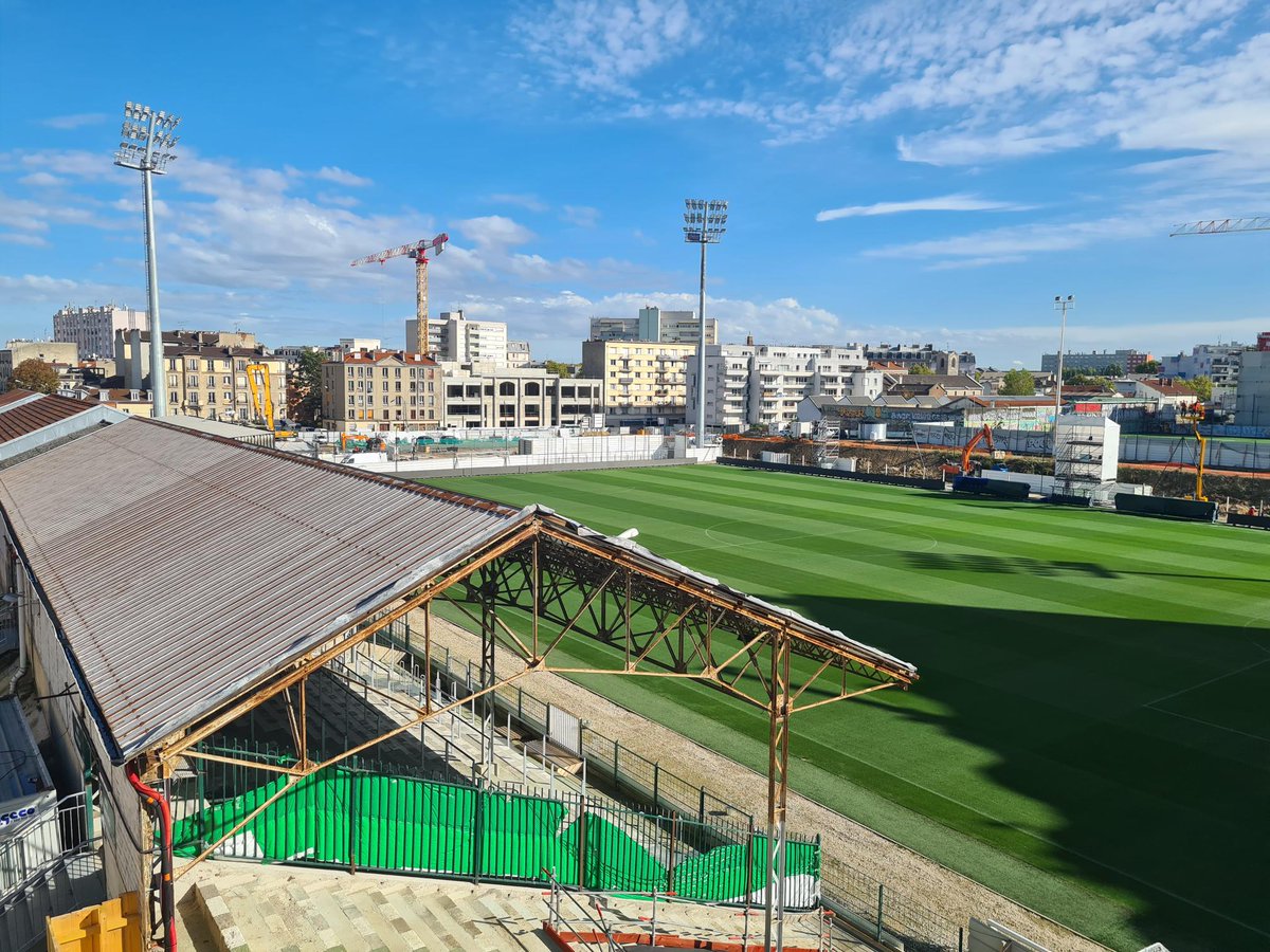 [CHANTIER]
 
Le coup d'envoi est lancé ! ⚽
 
🏗Nos équipes d'Île-De-France ont débuté les travaux pour la réalisation de deux nouvelles tribunes pour le stade Bauer à St Ouen (93) ! Cette rénovation complète va ainsi permettre au stade d'être homologué pour la Ligue 2.