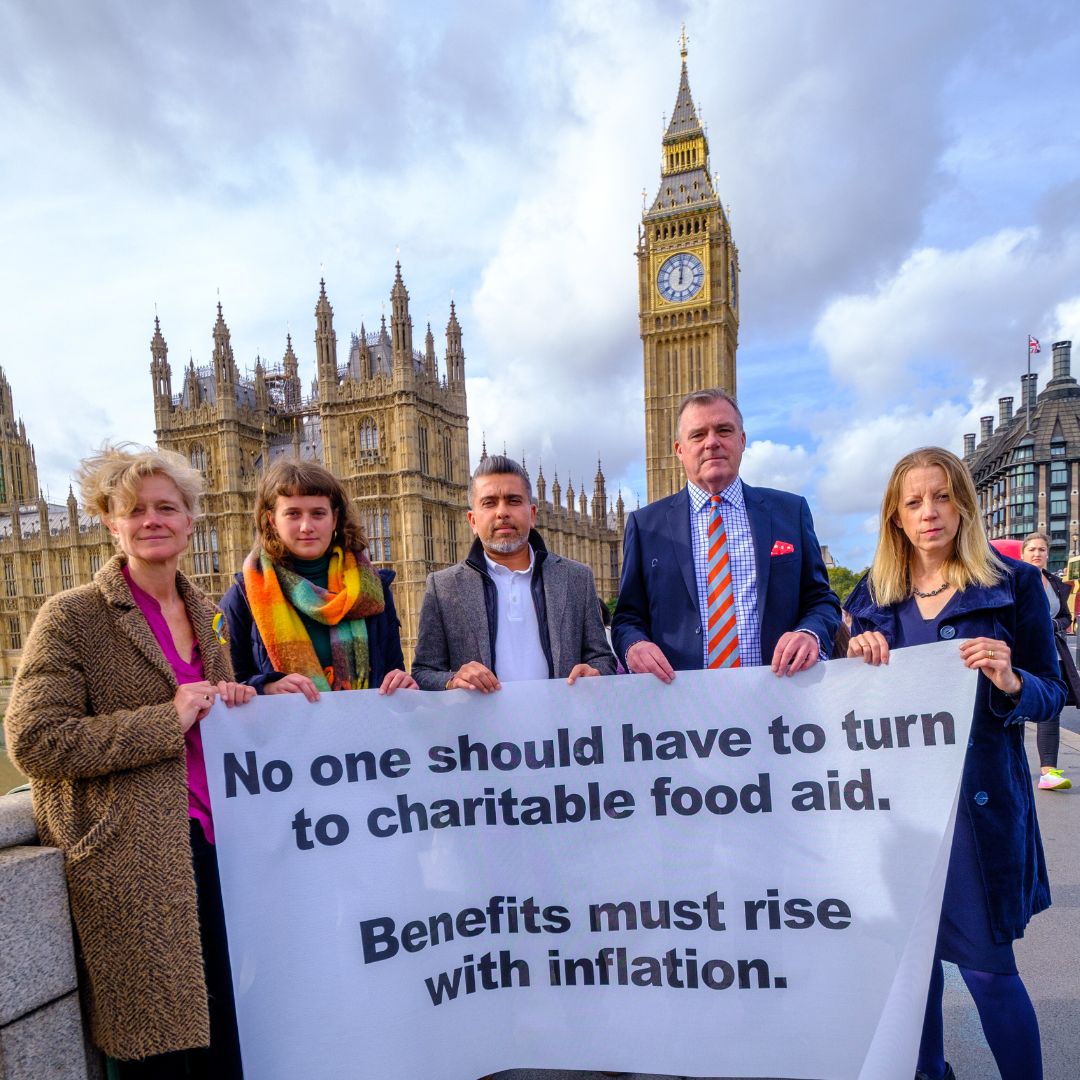TrussellUK's tweet photo. ‘Everyone should be able to afford the essentials and we're committed to ensuring that's the case’. @RishiSunak September 2021

We’re calling on the UK's new Prime Minister to keep to his word and prevent more people from being pushed towards food banks this winter ⤵️ https://t.co/iI72EVDgoH