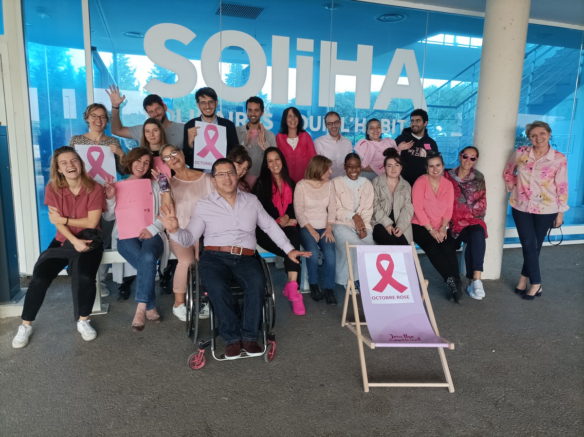 SolihaProvence's tweet photo. [#OctobreRose ]
Cette année, l'association 🎗Ruban Rose célèbre la 29ème édition d'#OctobreRose, sa campagne de lutte contre le #cancerdusein.
SOLIHA Provence a marqué son soutien, en organisant un dress code rose mardi 25 octobre. Retour en images sur cette journée 🎀rose https://t.co/m57OaLpTvw