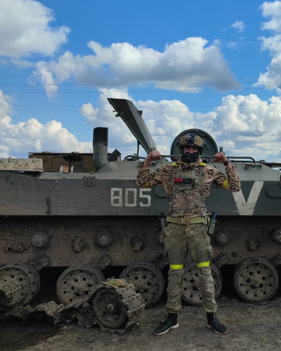 DesignChamber's tweet image. Херсонська область, жовтень 2022. Ще один захоплений БТР-Д орків. Є пошкодження, проте ходова відремонтується. На корпусі видно літеру «V» та номер [«805»]. 
#Херсон #всрф