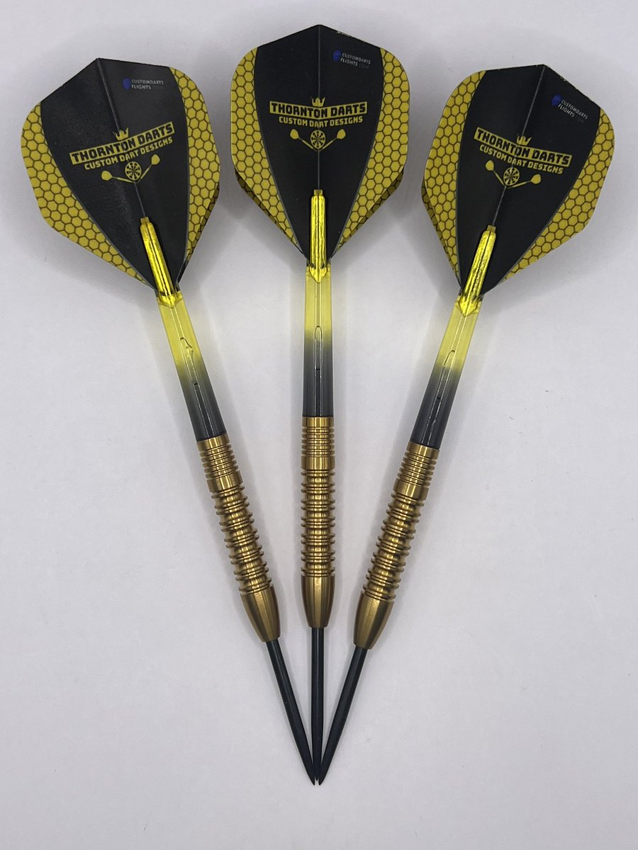 DartsFactory01's tweet photo. Final Design to Finished Product for Ted Leifer 

16g 95% Tungsten
38.3 x 6.3mm

Inspired by a Soft tip John Part Hero barrel, with a Gabriel Clemens nose shape, ring grip at the rear with the purist style grip in the middle, finished with a gold PVD coating

What do you think? https://t.co/dUhU5naCVI