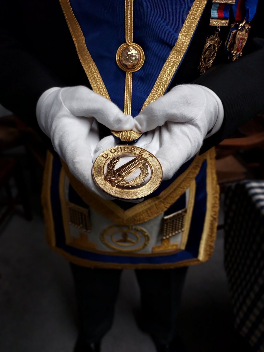 Historical moment at <a href="/Llewellin7907/">Llewellin Lodge 7907</a>
<a href="/Michaelhaines10/">Michael Haines</a> enlightened Brethren on the various reasons why we have a black and white chequered carpet in the Lodge, the allegory of Jacob’s ladder and the bygone use of the trowel within #Dorset #Freemasonry. ▶️bit.ly/3TYq9yJ